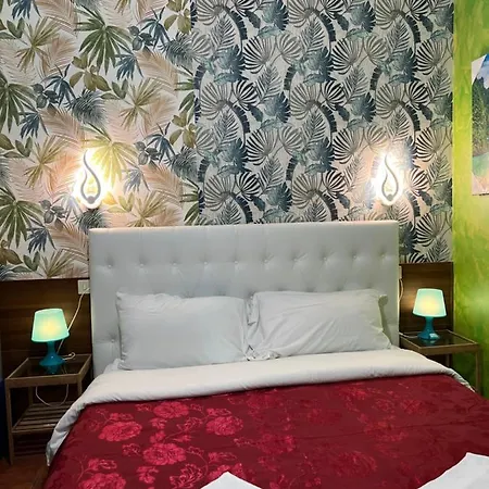 2 Guest house *